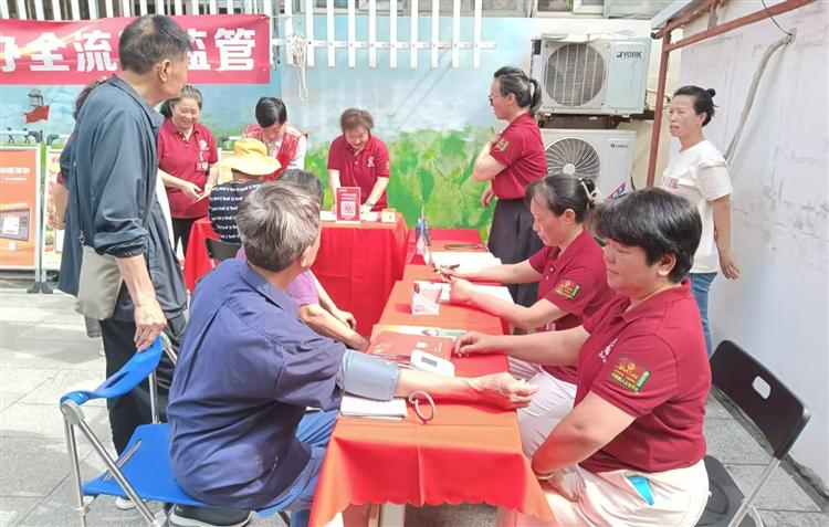 服务进社区 便民暖人心  静安区临汾路街道党建引领，岭南路700弄居委会携手勤人公社做实一刻钟便民生活圈